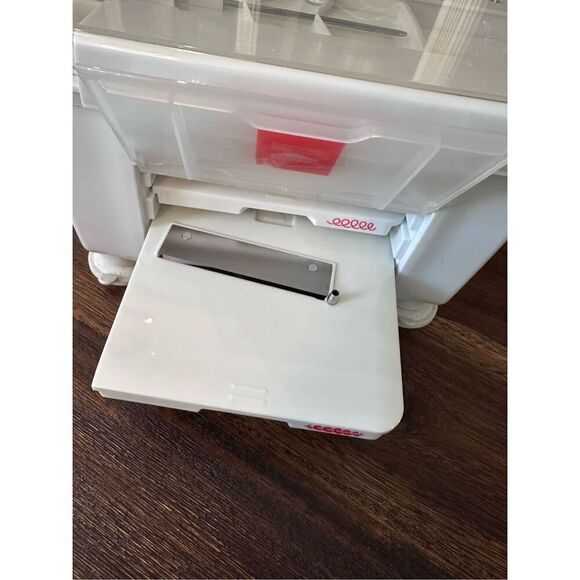 Paderno World Cuisine veggie spiralizer tool and cookbook - Picture 4 of 15